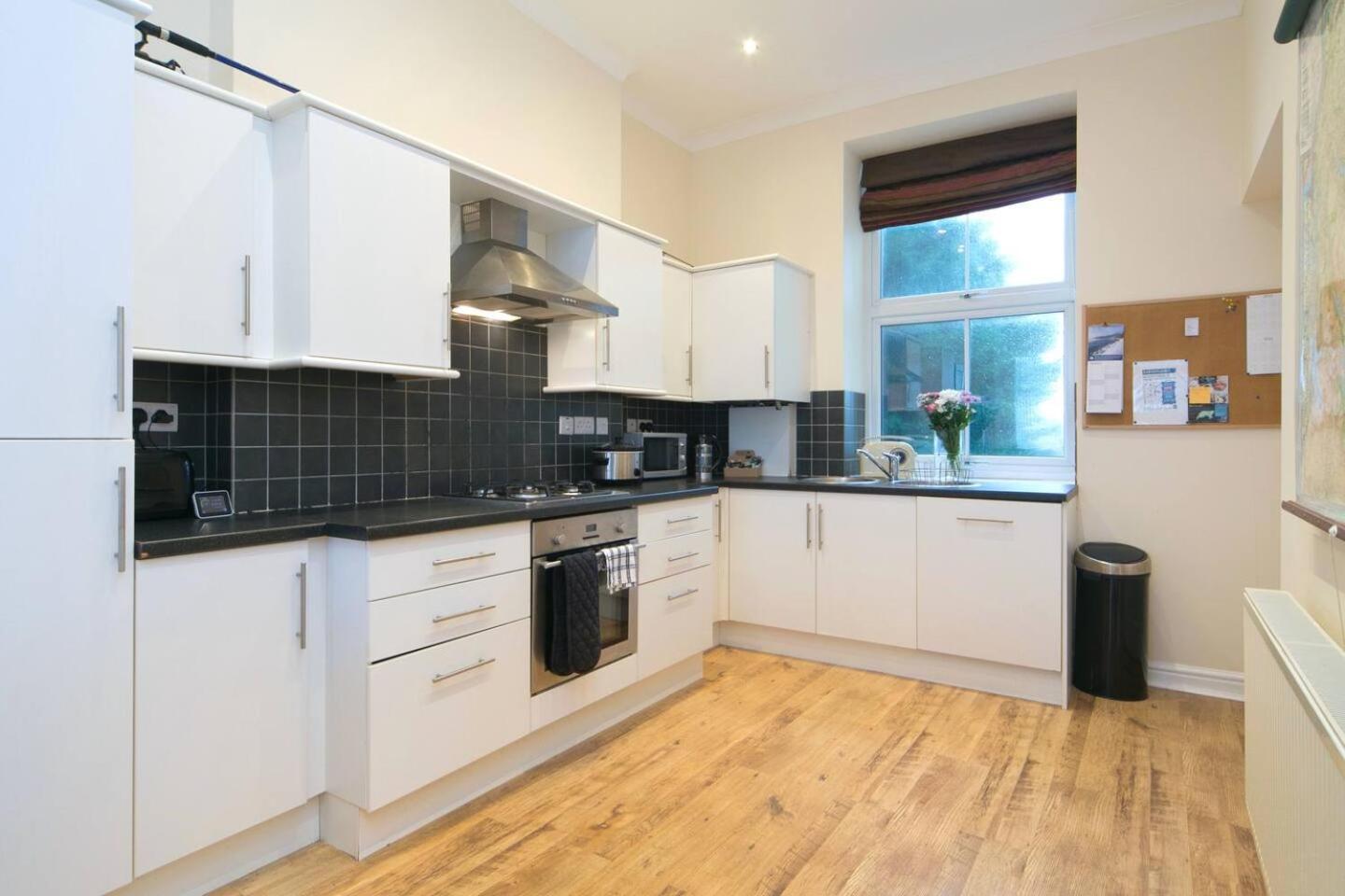 Pass The Keys Hafan Stylish 2 Bedroom Sea View Apartment Pwllheli Exteriér fotografie