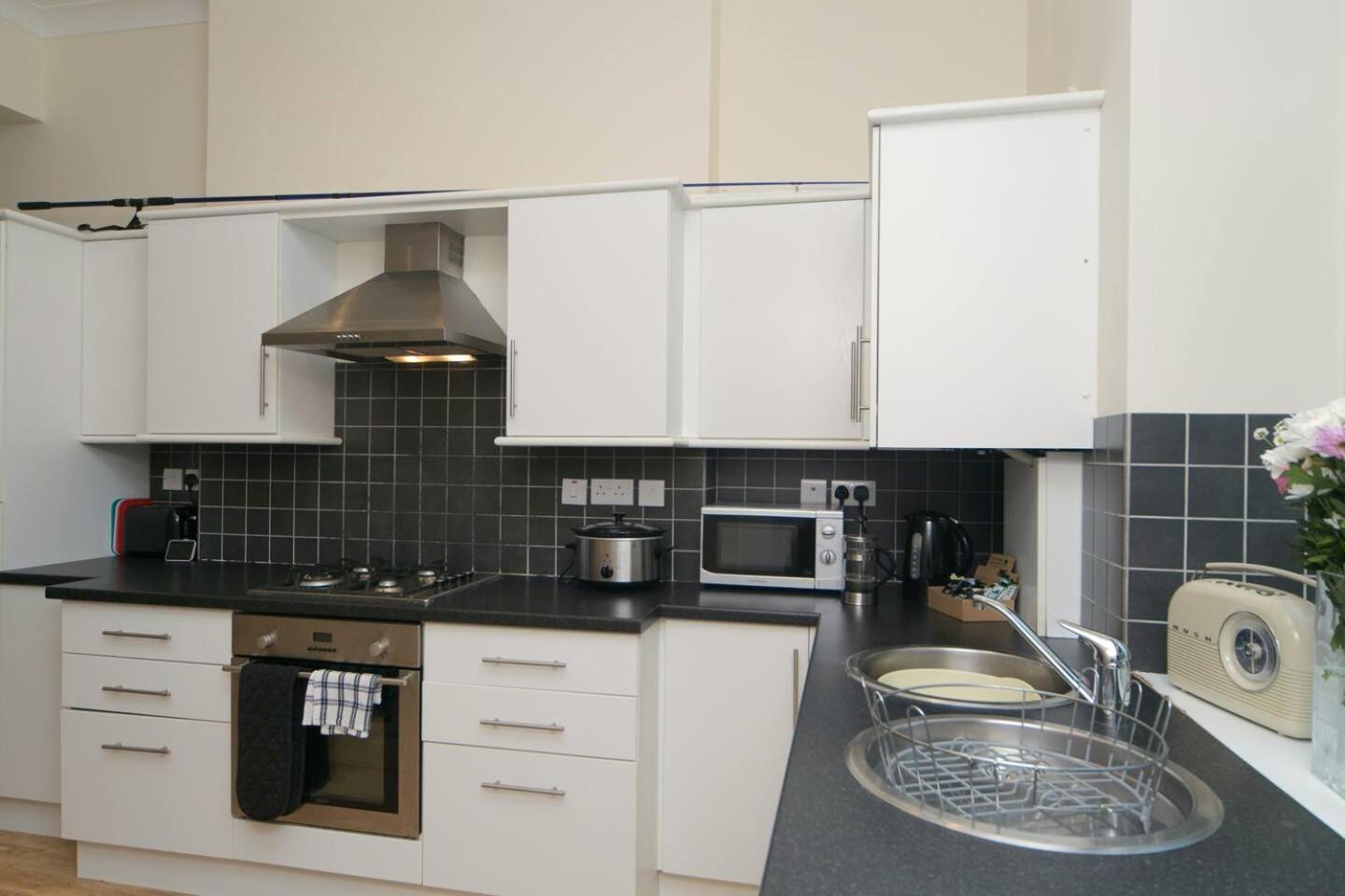Pass The Keys Hafan Stylish 2 Bedroom Sea View Apartment Pwllheli Exteriér fotografie