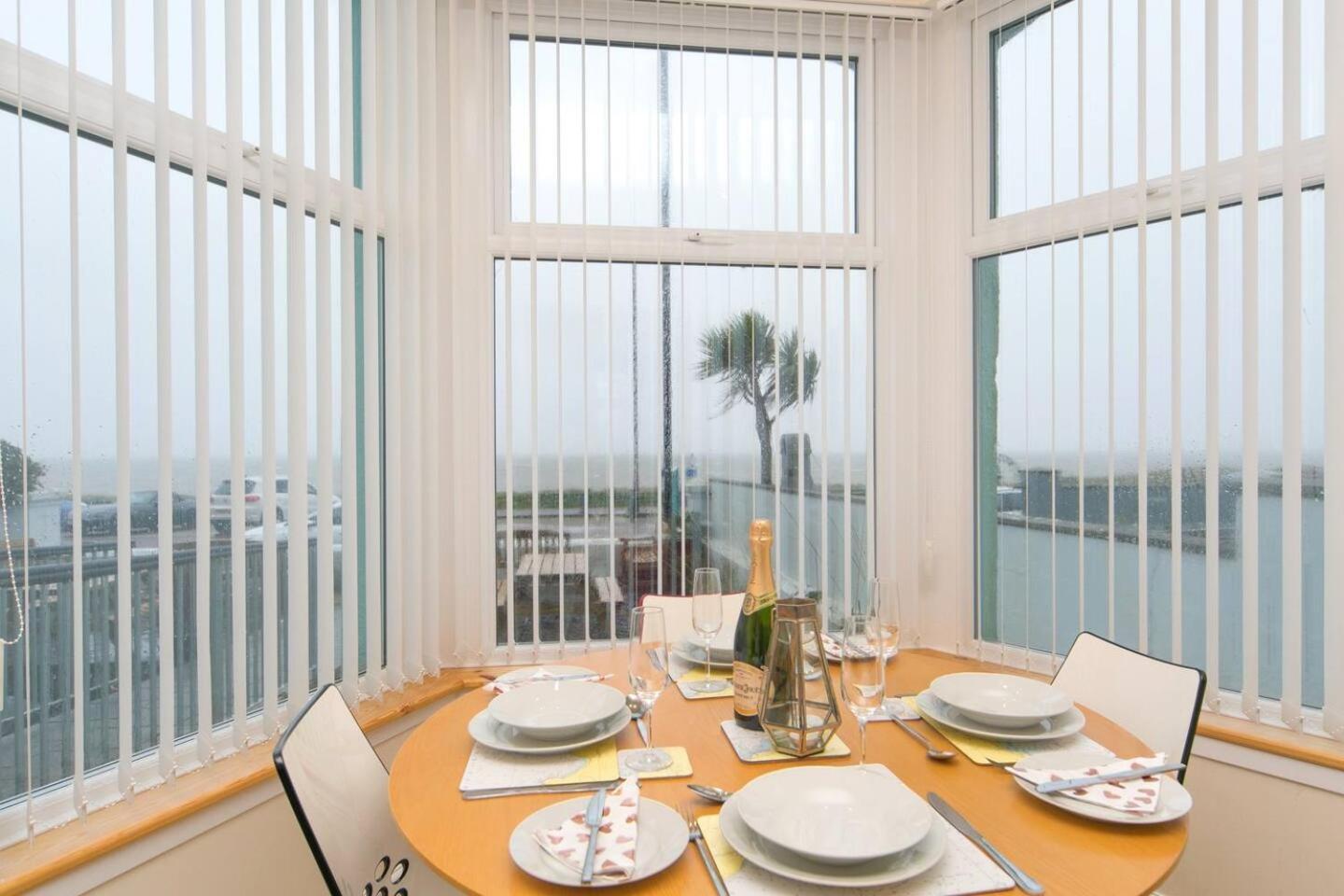 Pass The Keys Hafan Stylish 2 Bedroom Sea View Apartment Pwllheli Exteriér fotografie