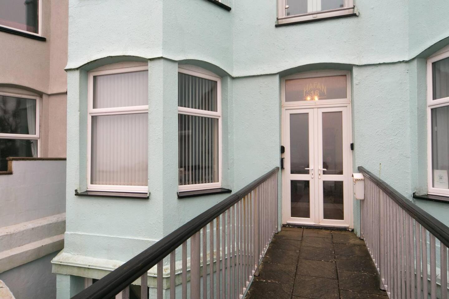 Pass The Keys Hafan Stylish 2 Bedroom Sea View Apartment Pwllheli Exteriér fotografie