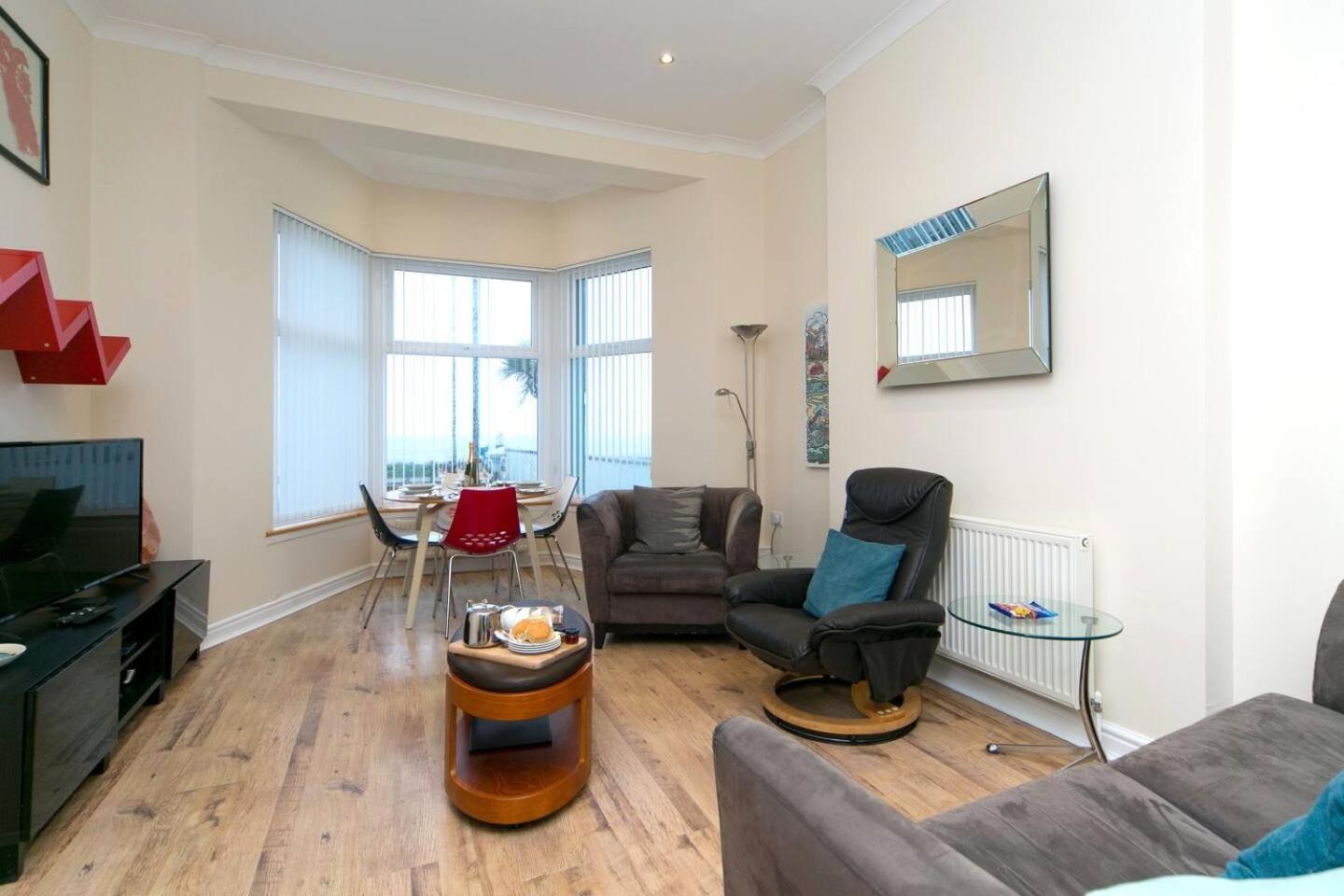 Pass The Keys Hafan Stylish 2 Bedroom Sea View Apartment Pwllheli Exteriér fotografie
